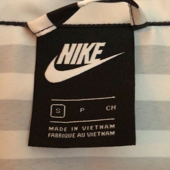 Nike Women’s Black/White Stripe woven full-zip jacket - Picture 3 of 10